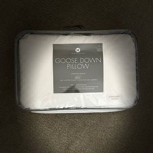 STANDARD/QUEEN FIRM SUPPORT GUSSET PILLOW FOR SIDE SLEEPERS BY HOTEL COLLECTION